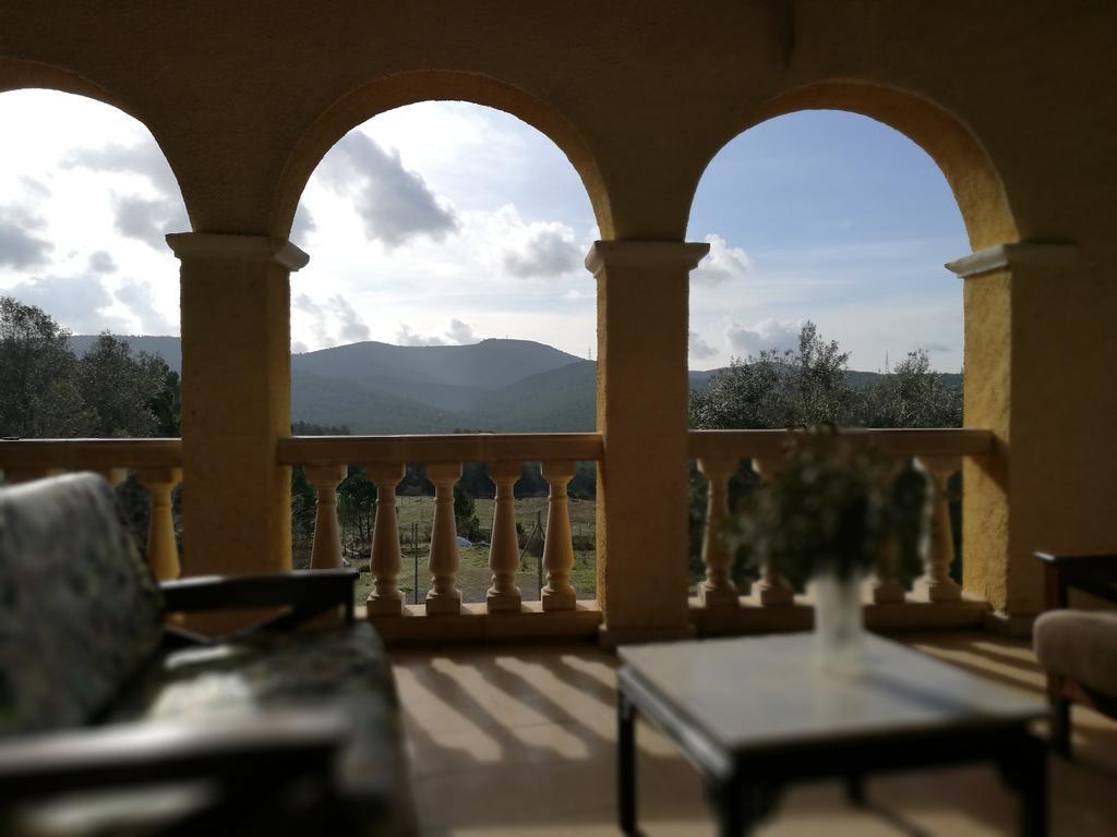 Maset Del Garraf Pensionat Olesa de Bonesvalls Exteriör bild